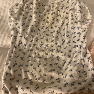 Hollister flower top